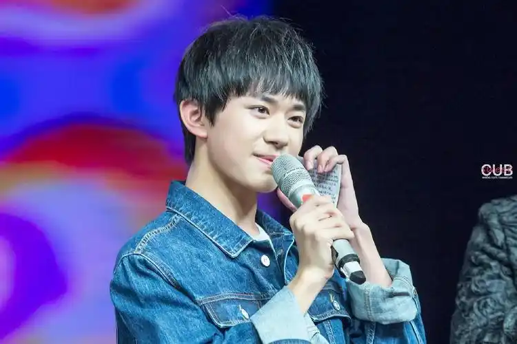 易烊千玺15岁生日会