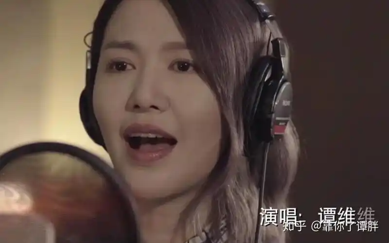 昨晚看谭维维为《金刚川》唱《英雄儿女》,看到弹幕上一片"没热血!