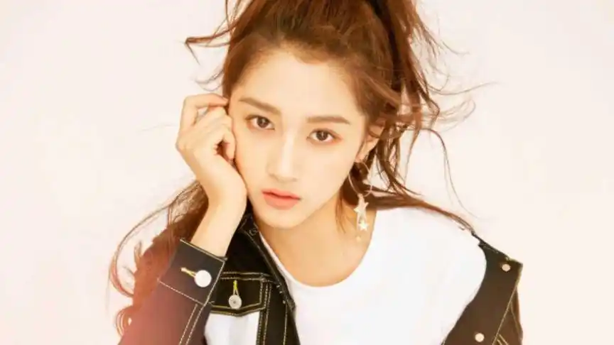 少年团#宋亚轩反被公主抱场面02:04宋亚轩有多温柔:一句话让关晓彤眼