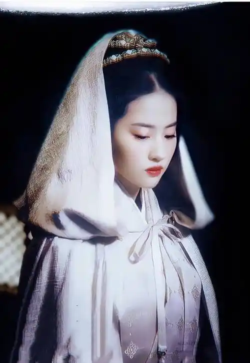 《铜雀台》中的刘亦菲,翩若惊鸿,美得让人惊艳_貂蝉_角色_红衣