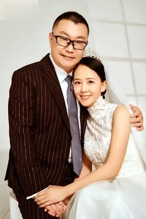 尹相杰与歌手肖洋分手8年:他浪子回头后娶拍卖师,她的人生怎样_于文华