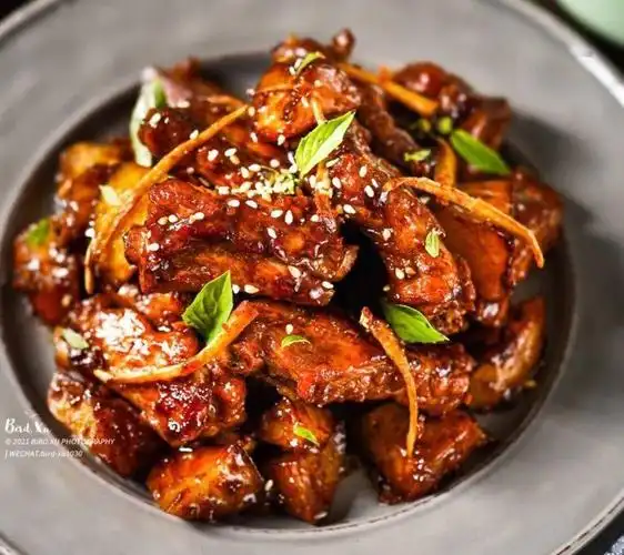 美食年夜饭的压轴荤菜红红火火红烧排骨