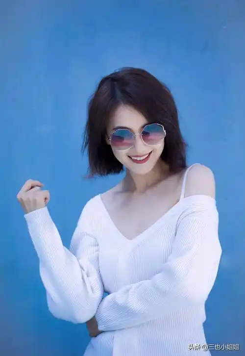 高圆圆新剧海报造型引热议,大五官的女神并不适合齐刘海发型_宋美龄