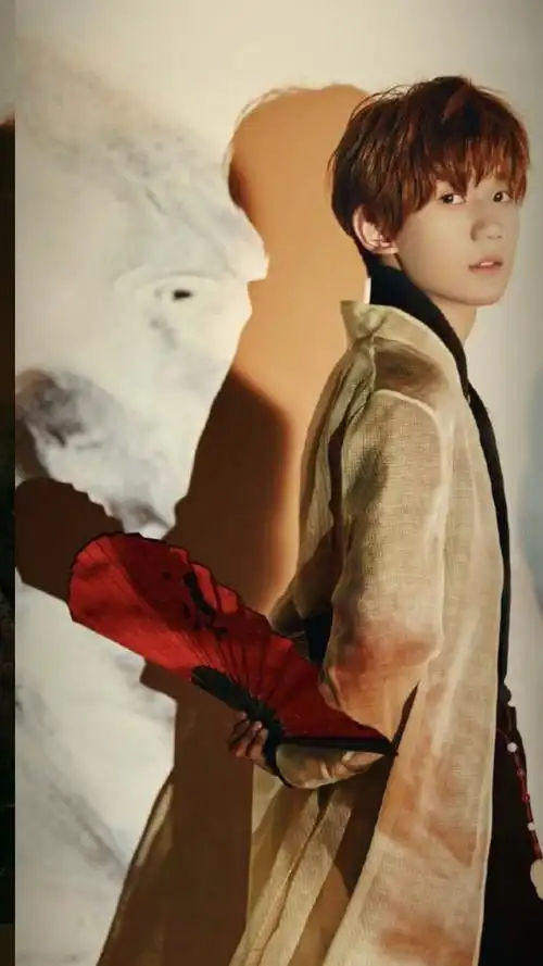 tfboys中国风写真大片,手持折扇仙风道骨宛如漫画少年 ,让人疯狂心动!