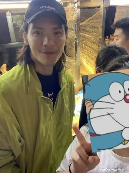 向佐被问来看周杰伦的反应#看见向佐的反应就很真实,特别是对于蚊们