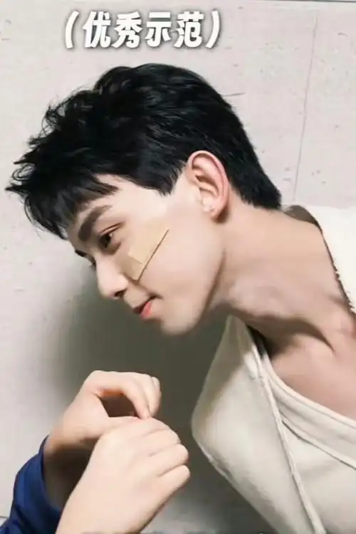 谁懂啊超喜欢99的一组帅图吴磊侧颜天花板#9岁摄影师拍胡歌吴磊