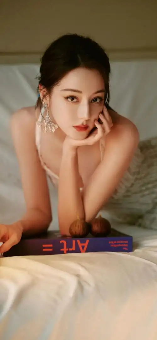 迪丽热巴漫画腿#迪丽热巴壁纸  二次元漫画巴巴