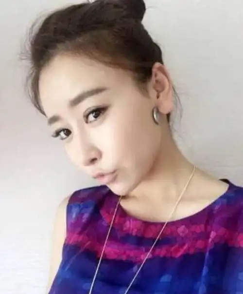 毛俊杰和老公结婚照 毛俊杰的耳朵是整容整的吗