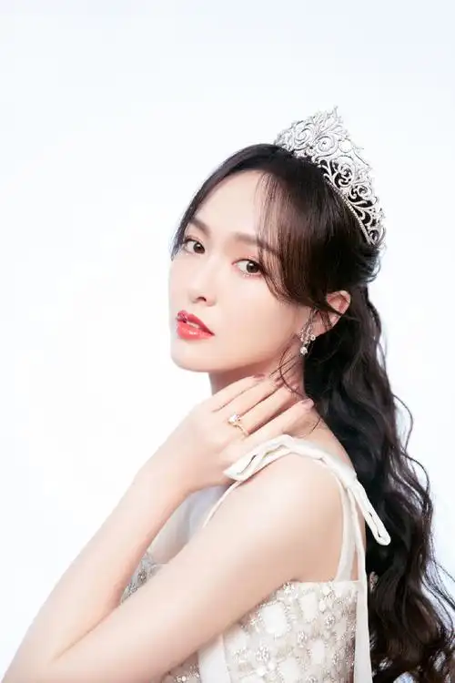 唐嫣白裙皇冠仙气写真图片57