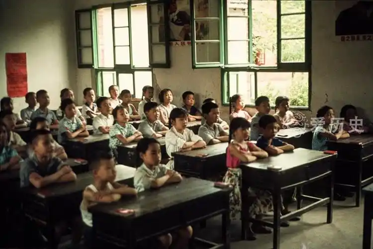70年代校园生活的珍贵彩照 老师评分不看成绩看出身|评分|学校|阶级