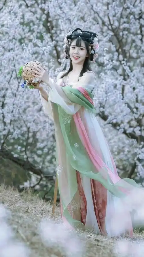 赖美云汉服造型美出圈网友直言不演古装剧可惜了