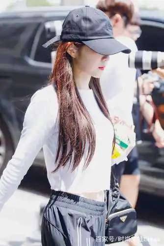 裴珠泫身材是有多瘦穿露脐装现身竟然没有穿满看完真的有88斤