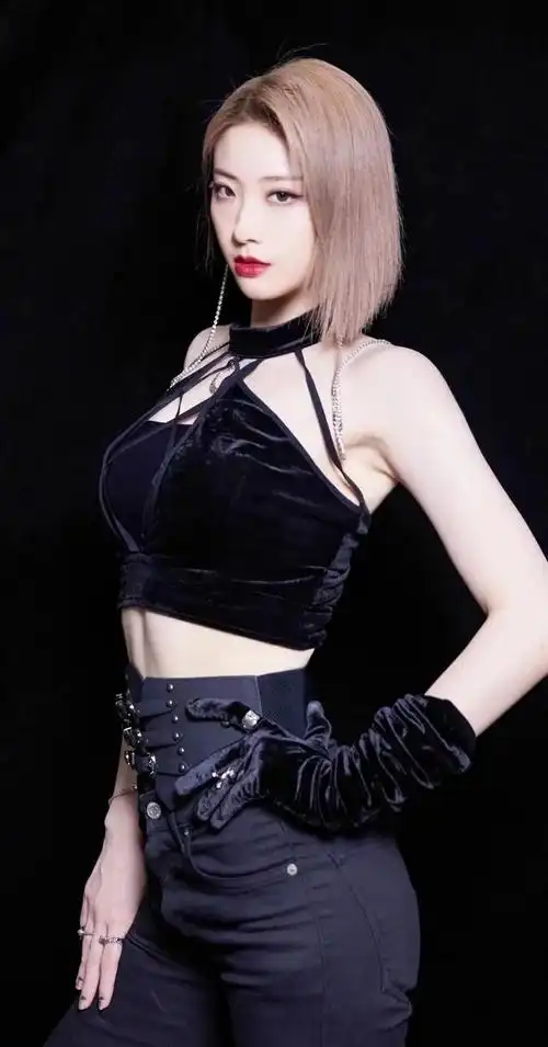 喻言婀娜多姿清纯写真,惊艳迷人!_高清图集_新浪网