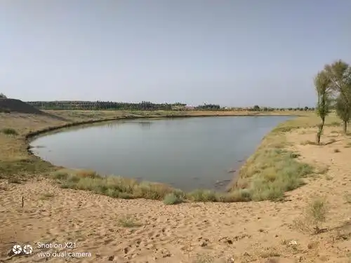 昭君出塞时流下的泪水"月牙湖"