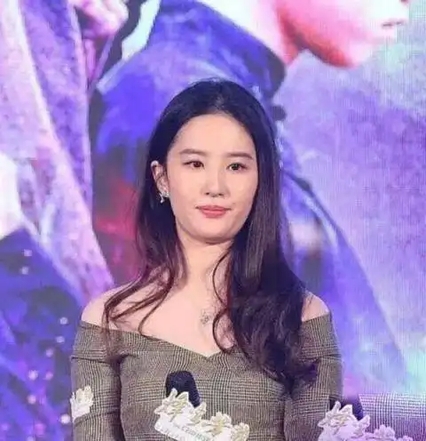 刘亦菲这是怎么了?神仙姐姐形象崩塌,再胖出新高度!