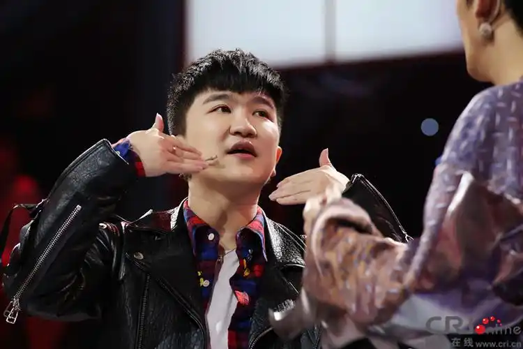 《笑星闯地球》遭张大大狂呛 大张伟当场跪地求饶