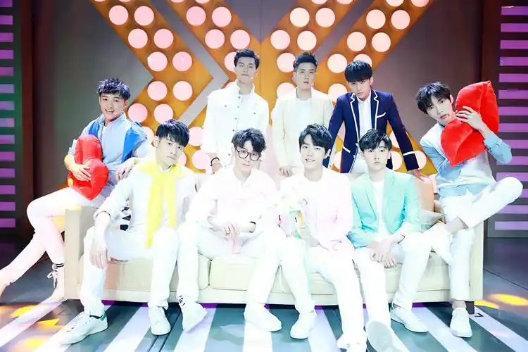 九位小鲜肉化身美味男,这个直播不仅互撩还很好吃!