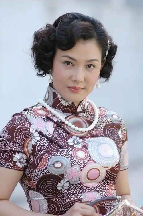 原创著名女演员50岁在片场离世一生未婚未育死后器官捐献救8人