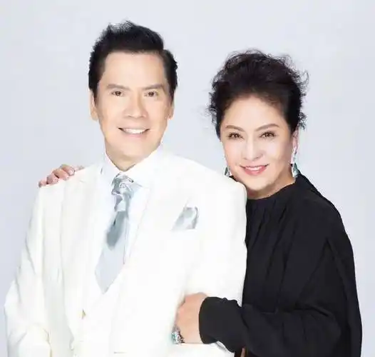 所有前任都不及丁佩,向华强无条件赡养她40年,向太至今不敢反对