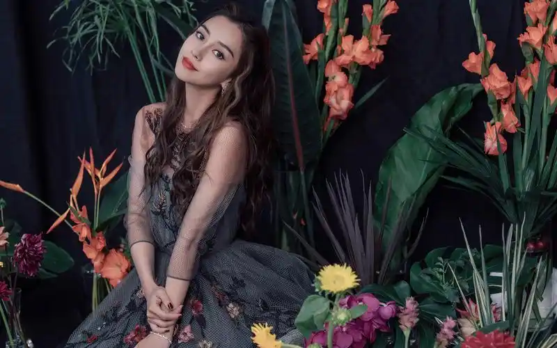 angelababy鲜花浪漫高清桌面壁纸