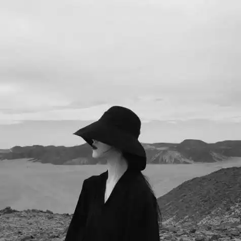 狂拽霸气女生头像黑白天真无邪想要一个唯美的约定