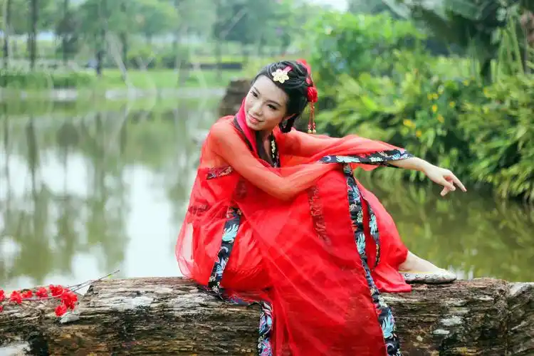 标题:官洲古装—红仙女