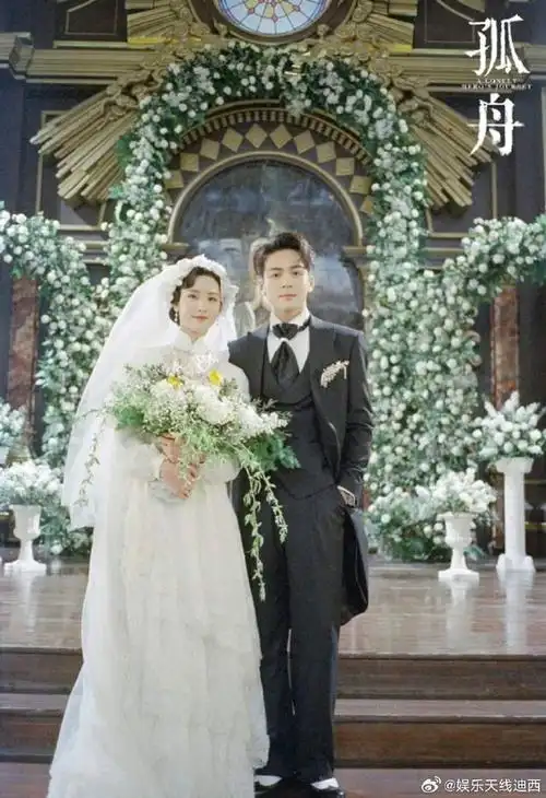 《孤舟》曾舜晞,陈都灵婚纱照,男女主结婚之后太好磕了