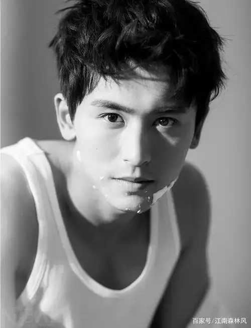 张哲瀚性感图集