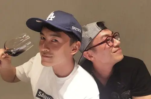 郑元畅会友朱亚文等 走心撰写《非凡》番外