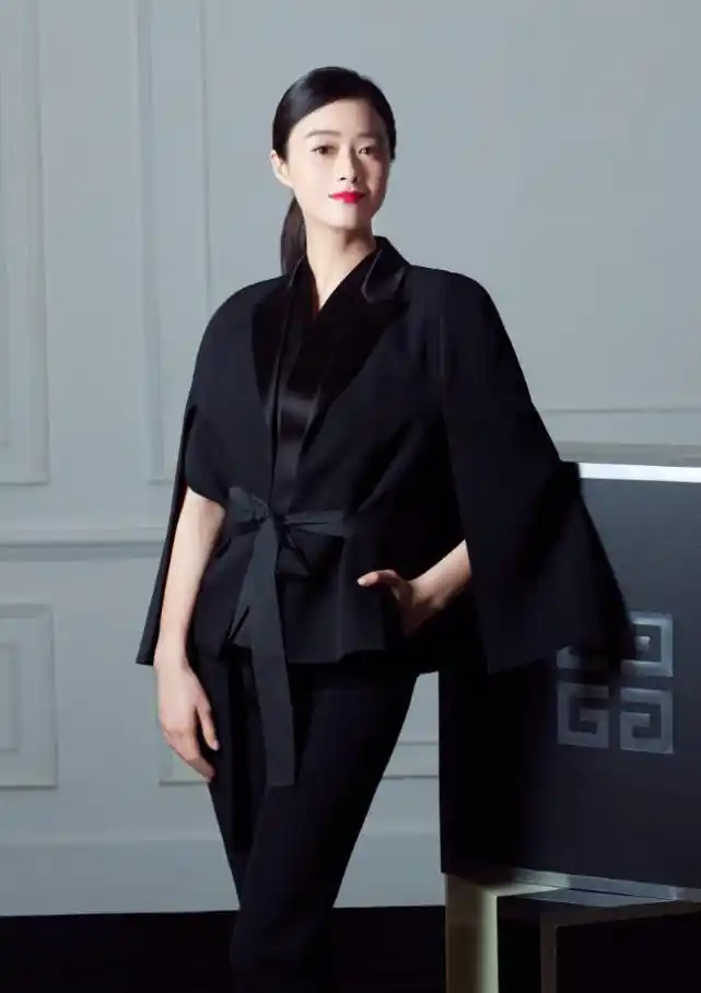 她曾觉得自己不漂亮而自卑,16岁北漂28岁才爆红,如今美上天!