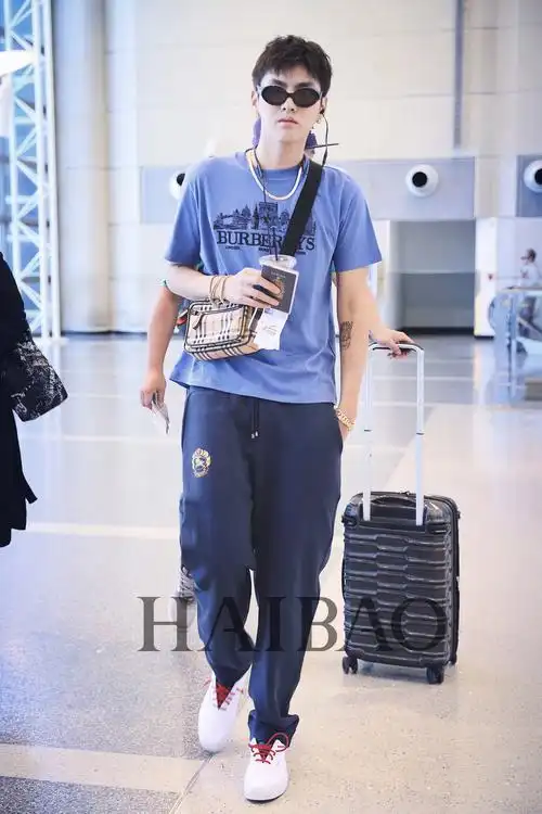 "2018海报街拍instar"候选人吴亦凡的全年街拍合辑:随性舒适,主打美式