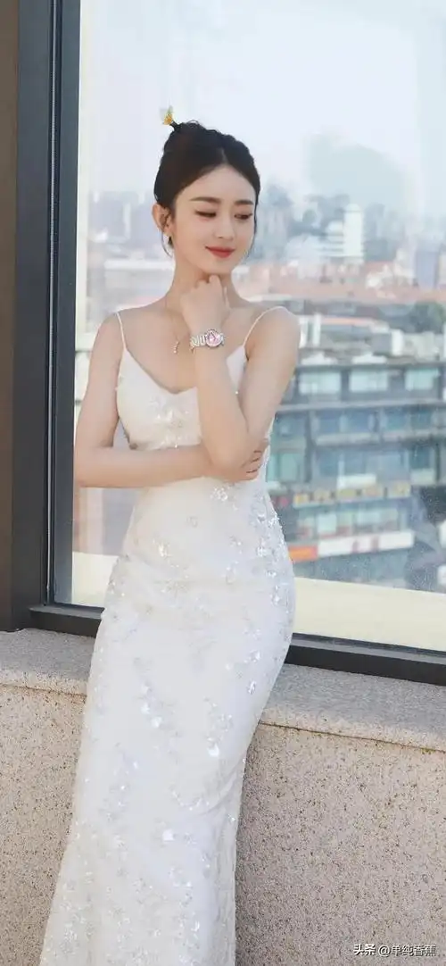 赵丽颖深v吊带合集,黑白喜欢哪种呢?|深v|身材比例_网易订阅