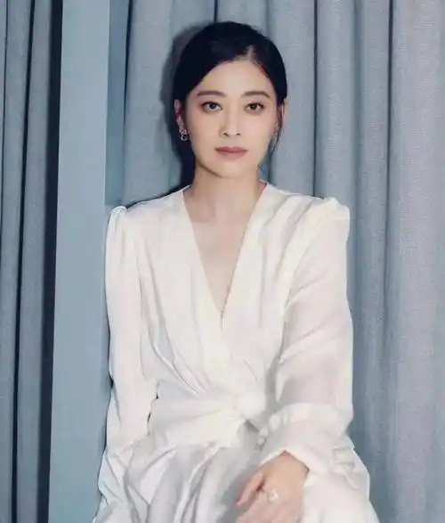 梅婷,章子怡,林心如三美女合影,一张照片展现了三个不同的美女.