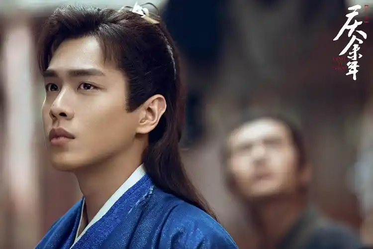 张若昀在雪地中写了哪个字