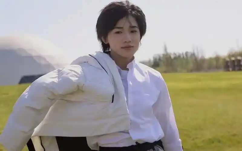 宋亚轩小宋的日系氛围感真的好上头啊直到现在都觉得好惊艳