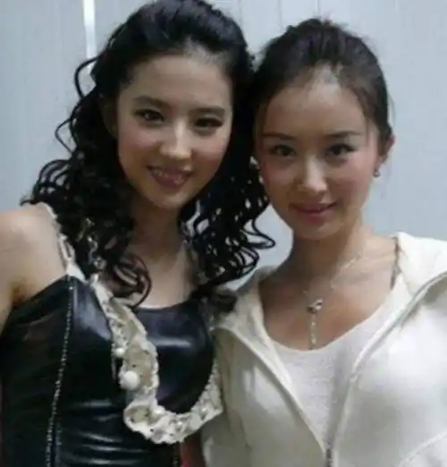 原创刘亦菲34岁生日舒畅凌晨晒照送祝福19年姐妹情令人羡慕