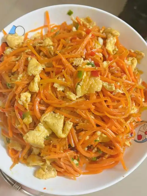 我妈做的胡萝卜丝炒鸡蛋真的巨好吃