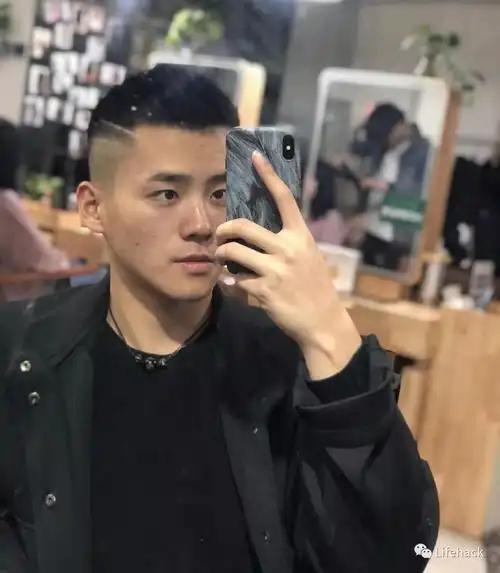 痞帅的男生最适合留寸头