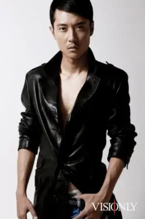 张丹峰半裸秀肌肉,彰显十足男人味,网友们怎么看张丹峰?