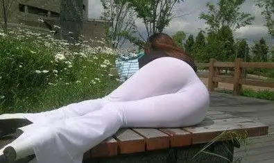 孕妇还穿紧身裤比美小心胎儿缺氧