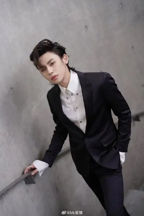 小鬼今天的红毯贴了牙钻##小鬼elle红毯复古buff叠满