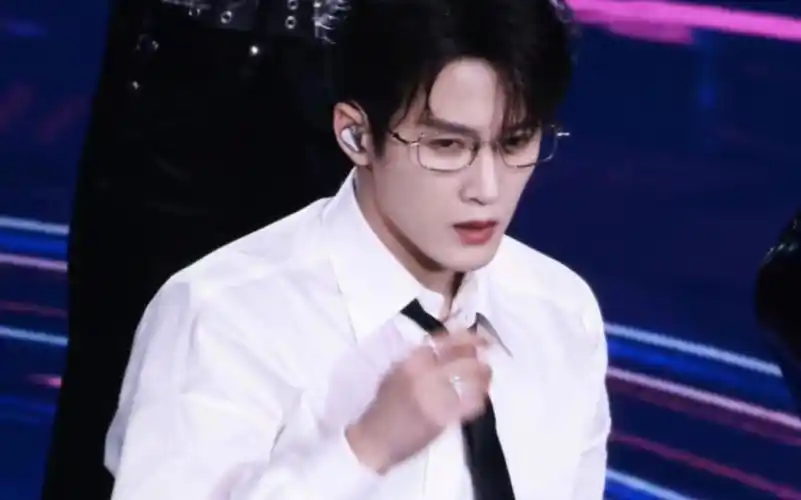 檀健次扯领带解纽扣 帅气表演imma get it!