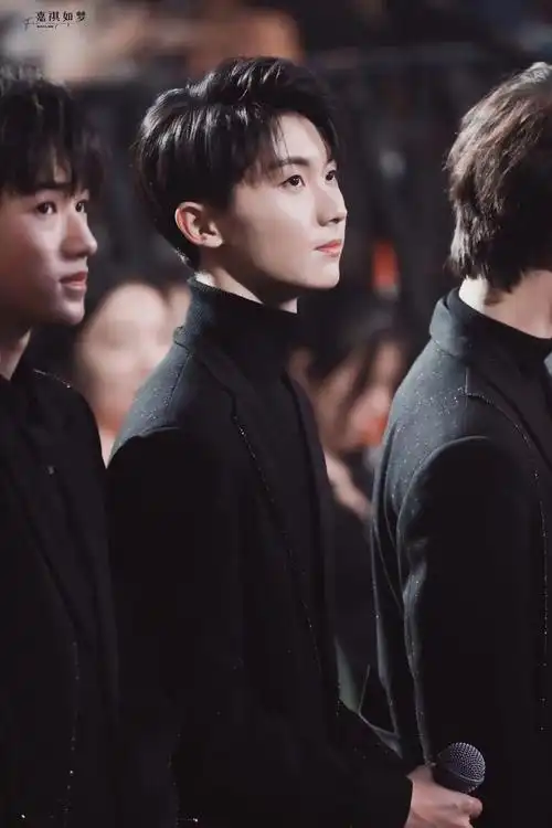 马嘉祺应援色是月白星紫的缘由是? - 知乎