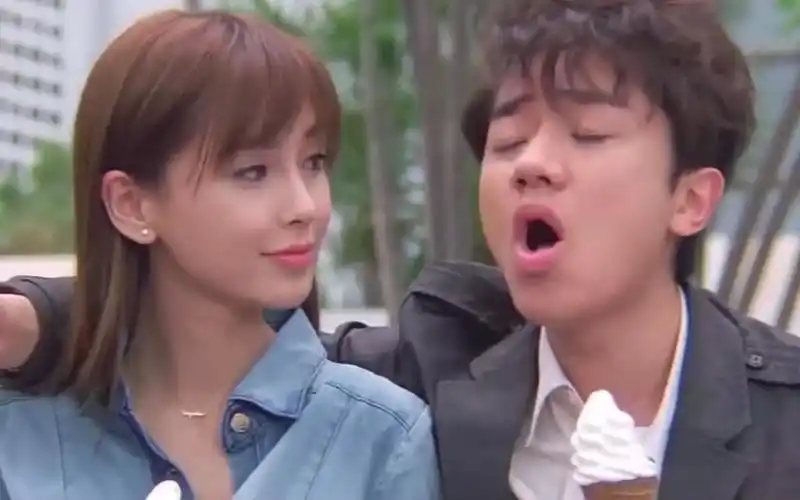 矮仔多情幕后angelababy杨颖坦言和王祖蓝拍亲吻戏时会尴尬