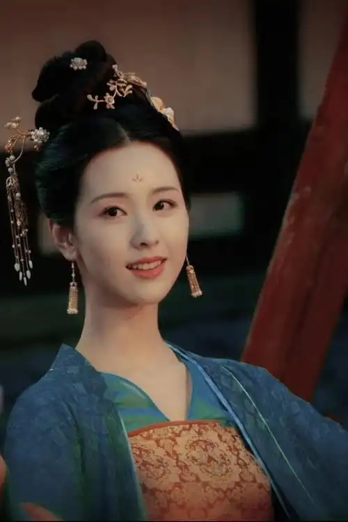 陈都灵,之前在横店的库存剧到底还有多少98感觉只要是出一部古装剧