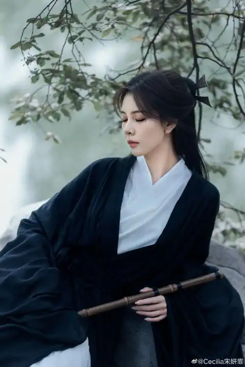 宋妍霏古装撑伞造型##宋妍霏的泪痣