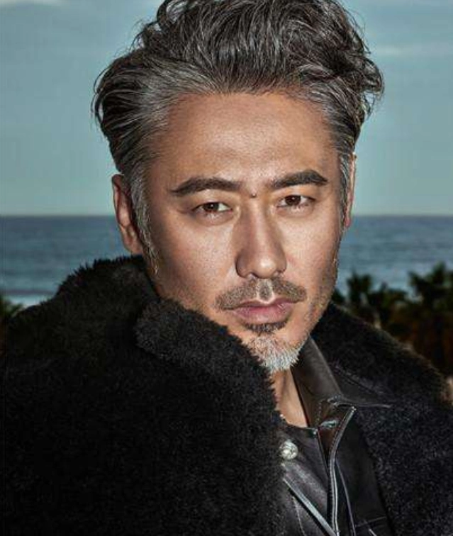 男星留胡子:陈伟霆型男,吴秀波大叔,最后一位当年还是个鲜肉!