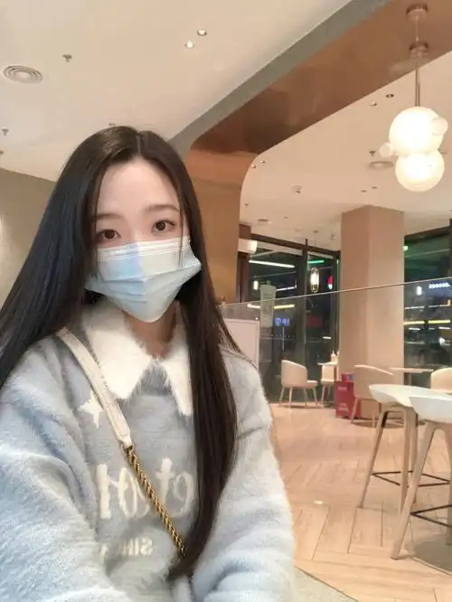 给那位女摄姐姐留的照片