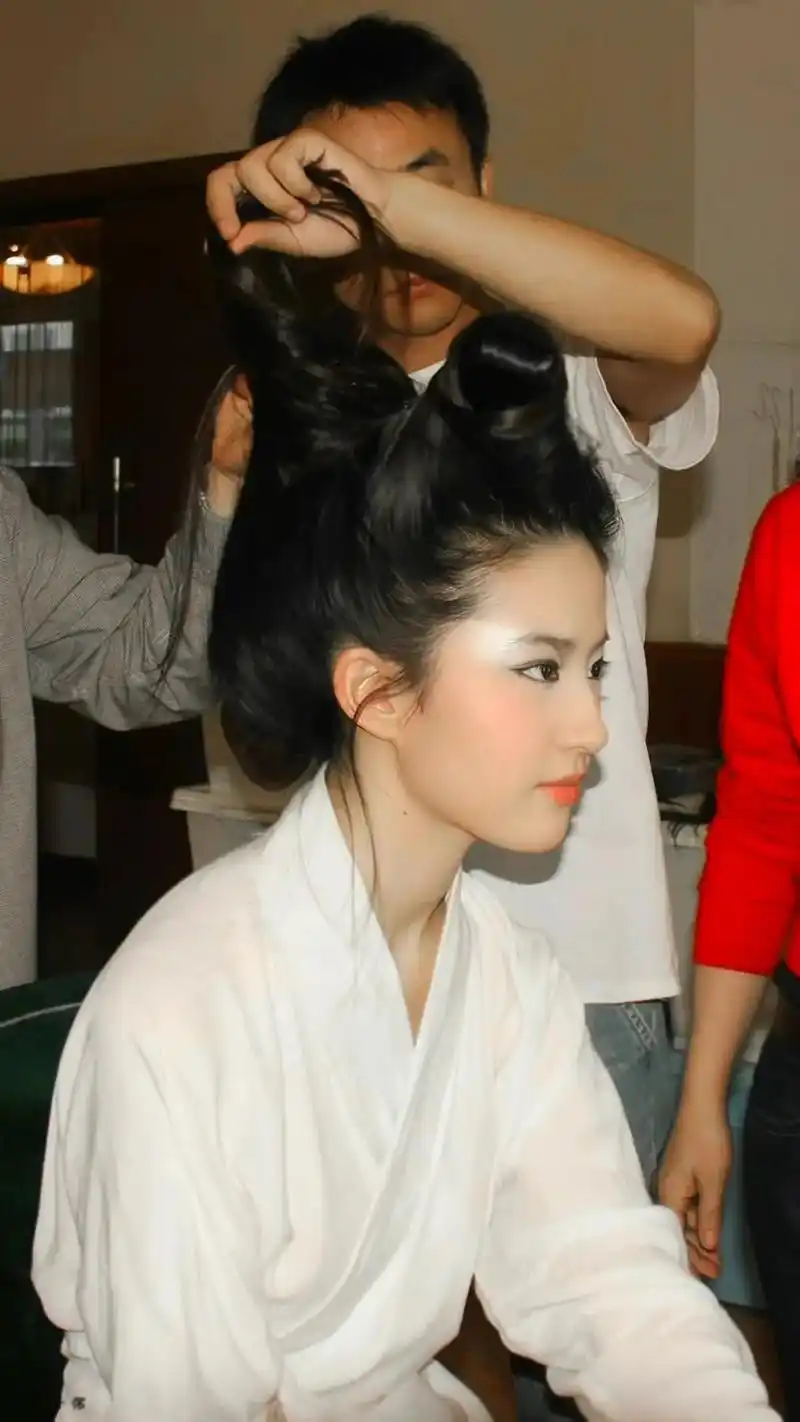 刘亦菲 #神仙颜值 #仙女 #美女 刘亦菲抓拍皮肤真的好好 - 抖音