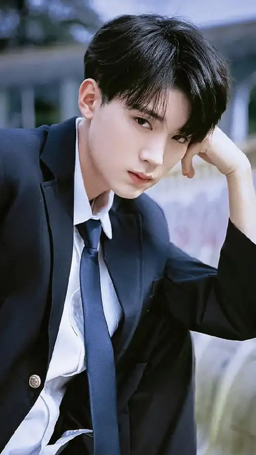 周翊然扯领带##周翊然校服战损